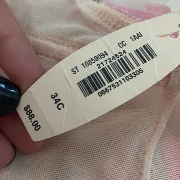 Brand New With Tags Lingerie from Victorias Secret - Picture 12 of 13